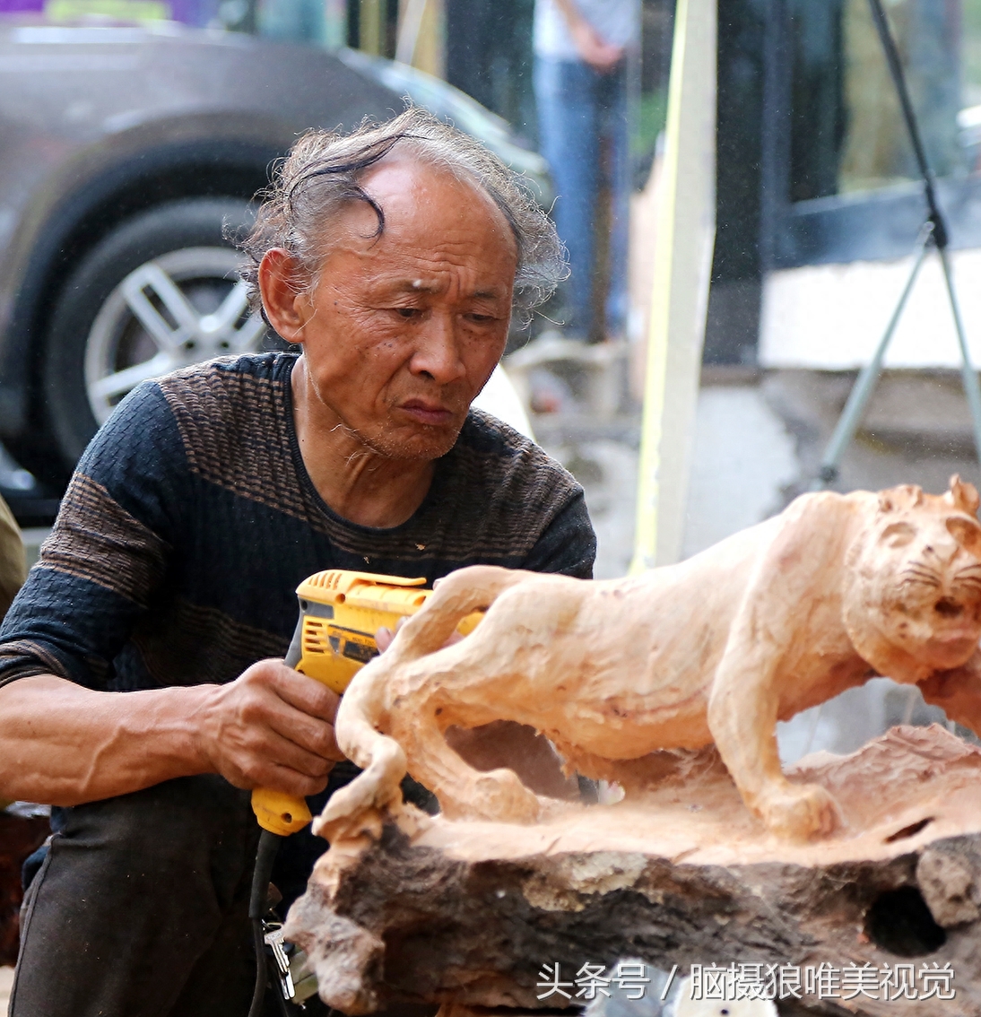 神奇！“大病将死” 迷上根雕竟成救命“药”，后来成为根雕大师